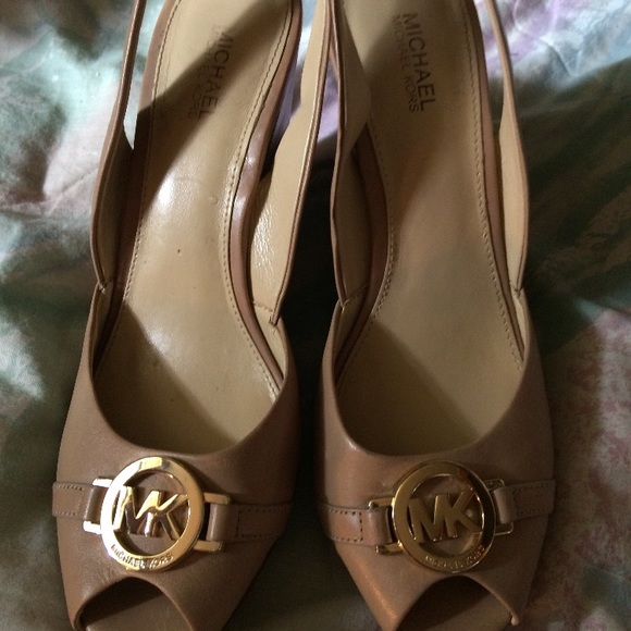 Heels - Picture 3 of 3